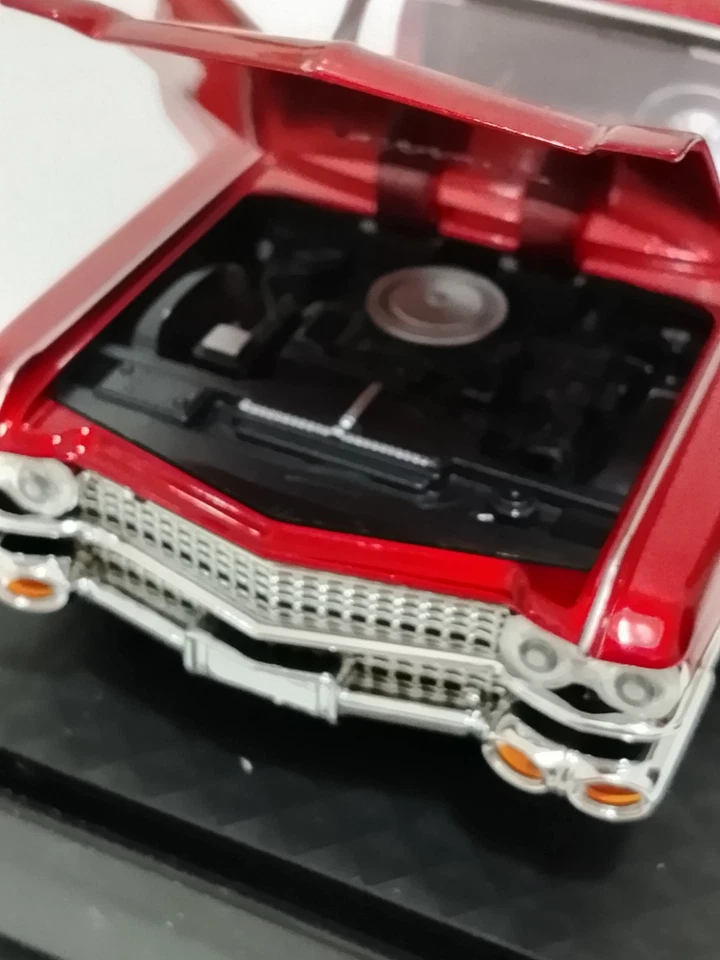 modello riproduzione Cadillac Eldorado rossa in metallo sc 1:32 nuova - Immagine 3 di 4