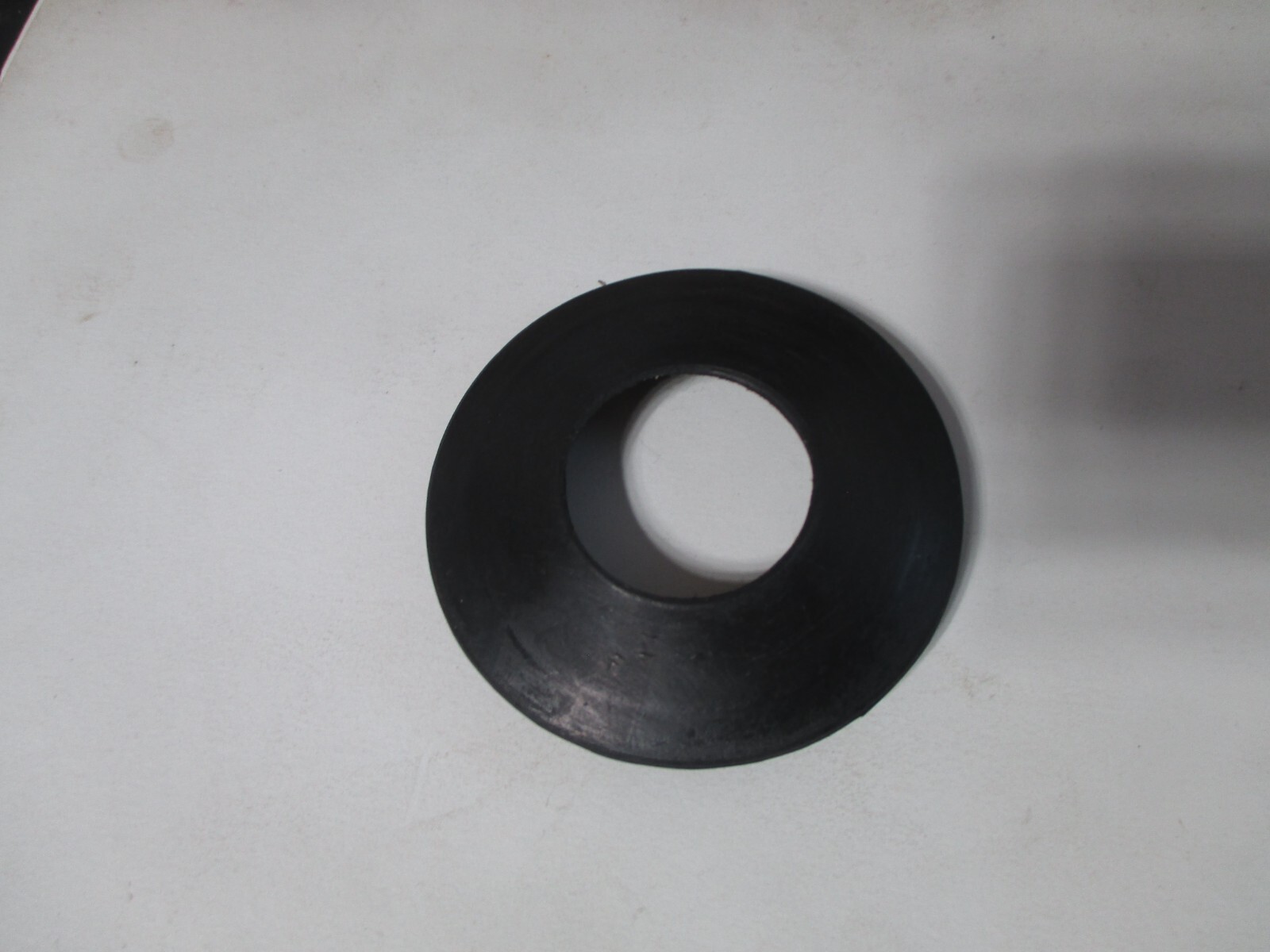 FORD 2000, 3000, 4000 & MORE STEERING COLUMN GROMMET #D2NN3A566B NEW AFTERMARKET
