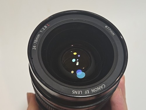 Canon EF 24-70mm f/2.8 L USM in Good working Condition - Picture 3 of 8