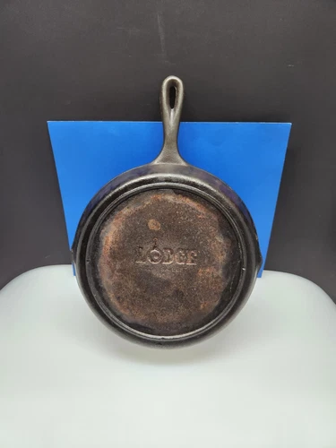 Vintage Lodge Cast Iron Skillet Frying Pan 10 1/2" USA D2 SK