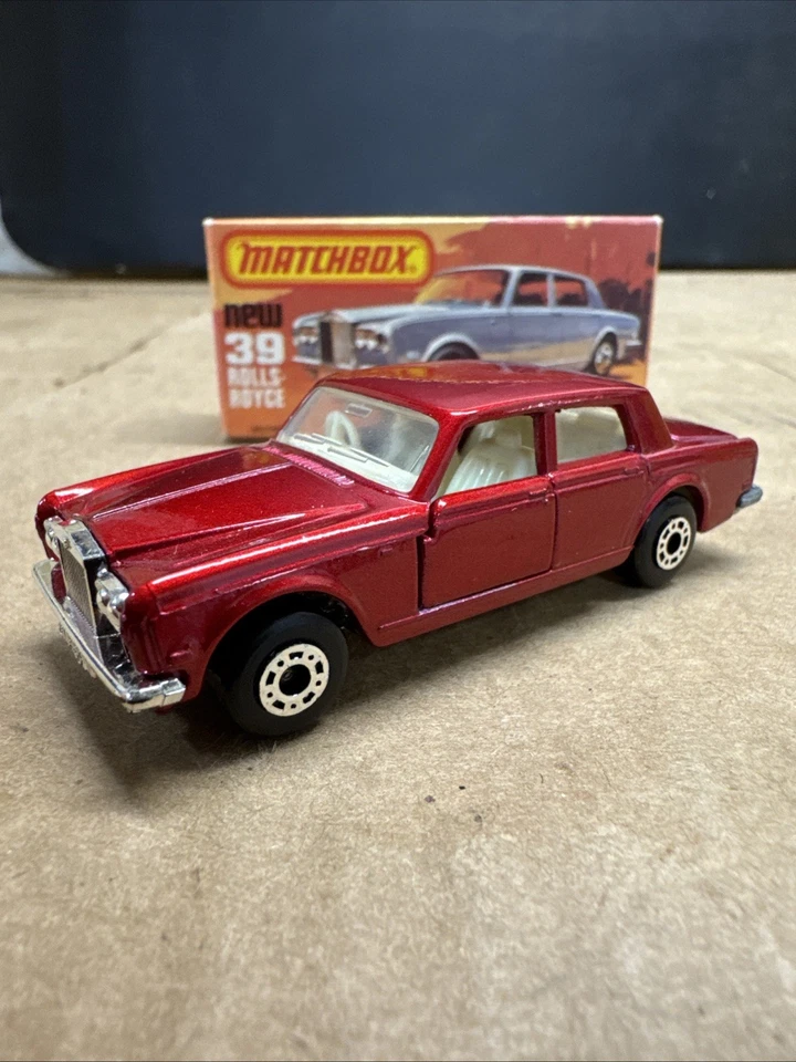 MATCHBOX SUPERFAST 39 ROLLS ROYCE SALOON SEDAN MODEL RED WITH BOX EXC HIGH GRADE - Image 2 of 4