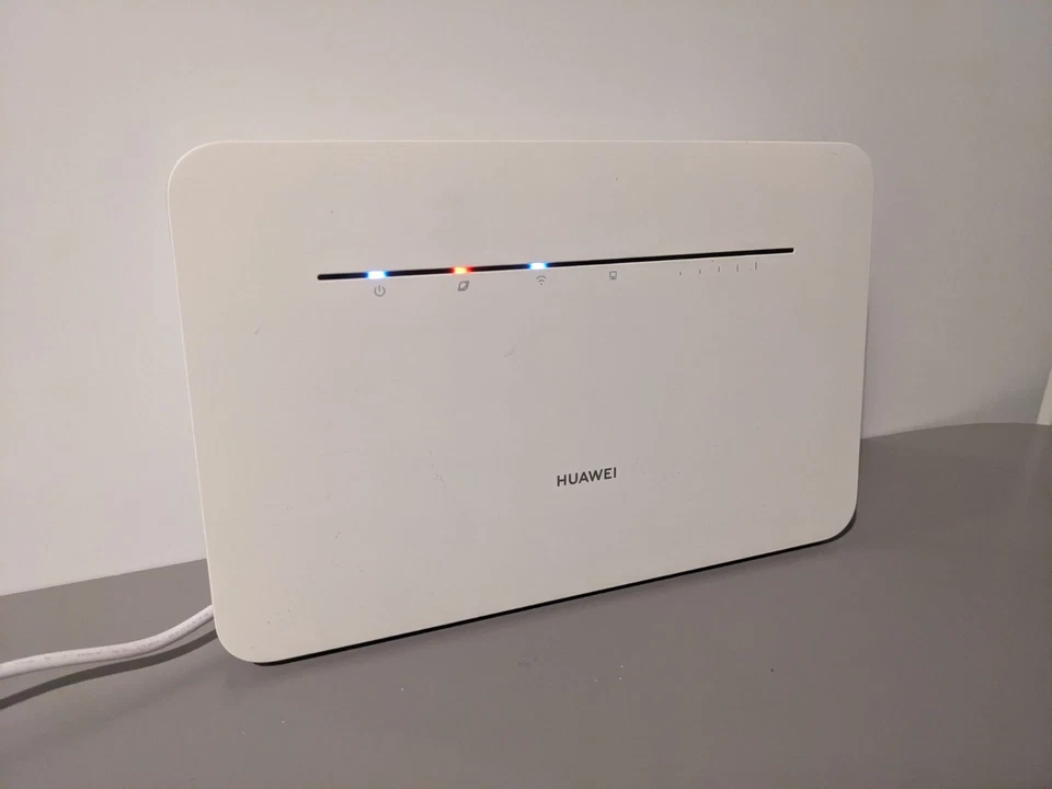 Huawei B535-232 Cat7 300Mbps 4g/Lte WiFi Router with 2 Antennas - Image 4 of 4