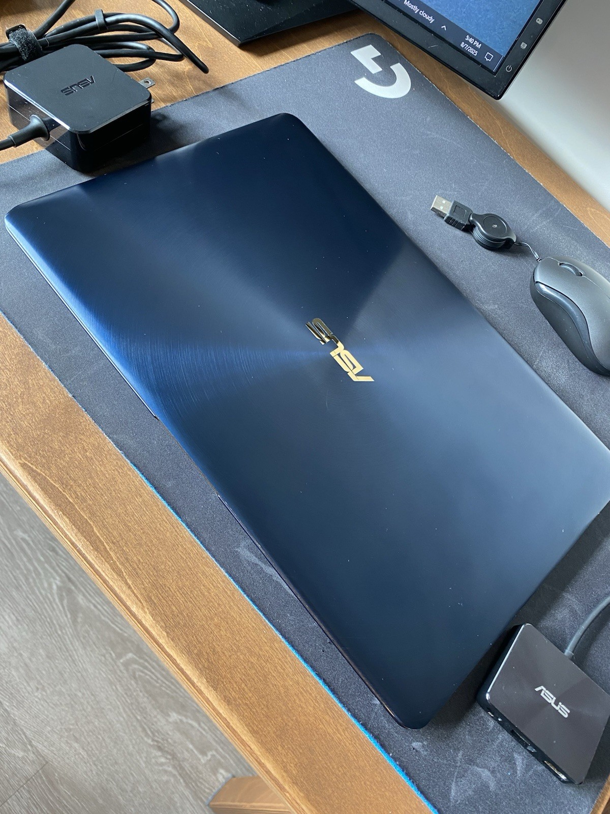 ASUS ZenBook 3 Deluxe, 14-Inch Laptop, with Intel Core i7 8th Gen., 512 GB SSD (Solid State Drive), Windows 10 Home