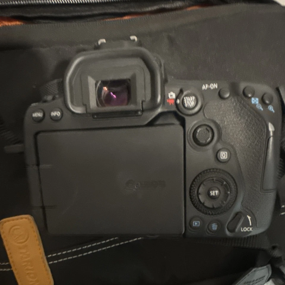 Canon EOS 90D, photo 2 of 2