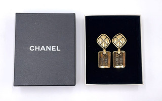 Auth Chanel Matelasse Logo Swing GD Earrings 2442 engraved 33g W/Box BA120466