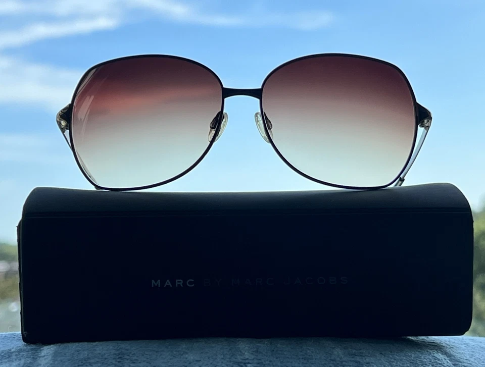 Novo- Barton Perreira Vionnet - Armação Java Superdimensionada - Lente Gradiente Topázio Smokey - Imagem 3 de 4