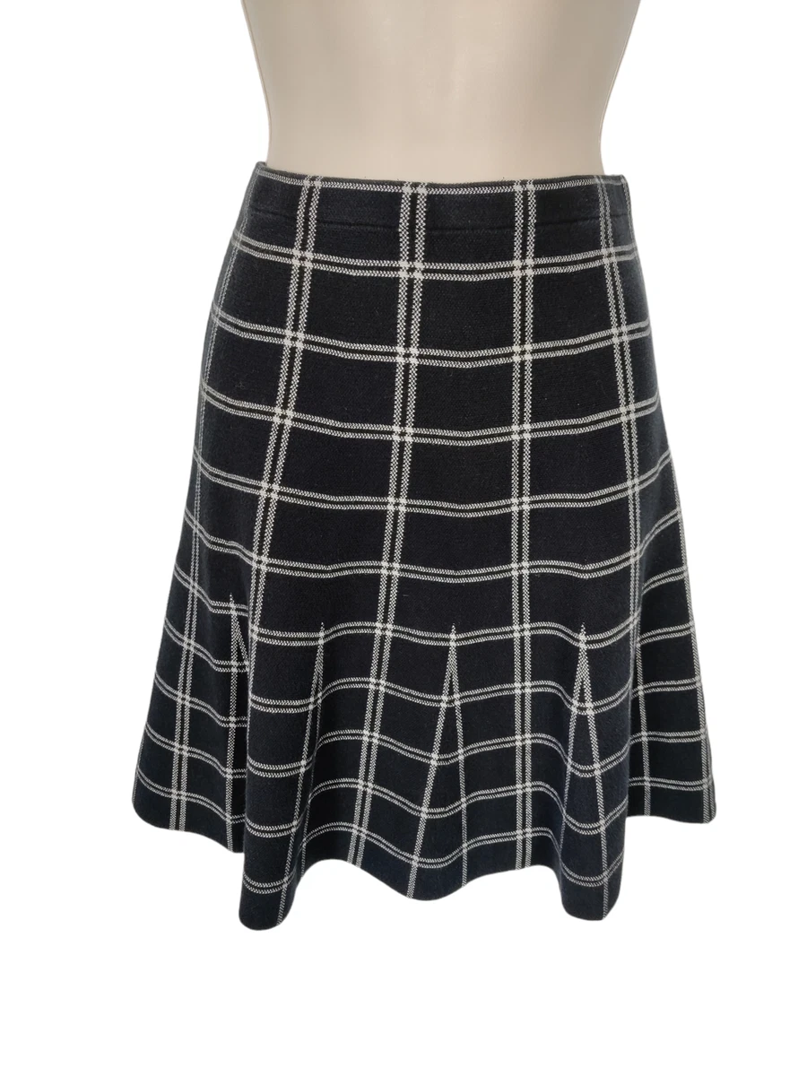Black pull clearance on work skirt