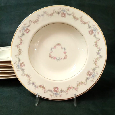 Syracuse China Old Ivory ARCADIA Rimmed Soup Bowl 8 3/4 Inches