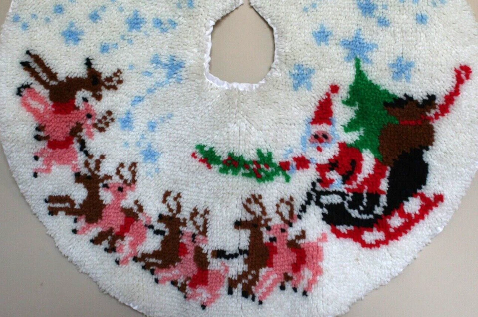Falda Árbol de Navidad Vintage Papá Noel Hecha a Mano Gancho Trineo Años 70 Años 80 Foto 4 de 4
