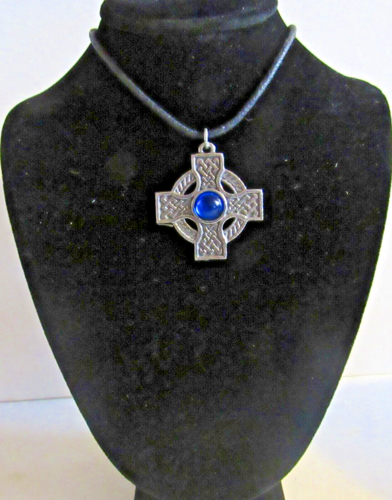#P2) PENDANT PEWTER CELTIC INTER CIRCLE CROSS WITH BLUE GEM BLACK CORD JEWELLERY