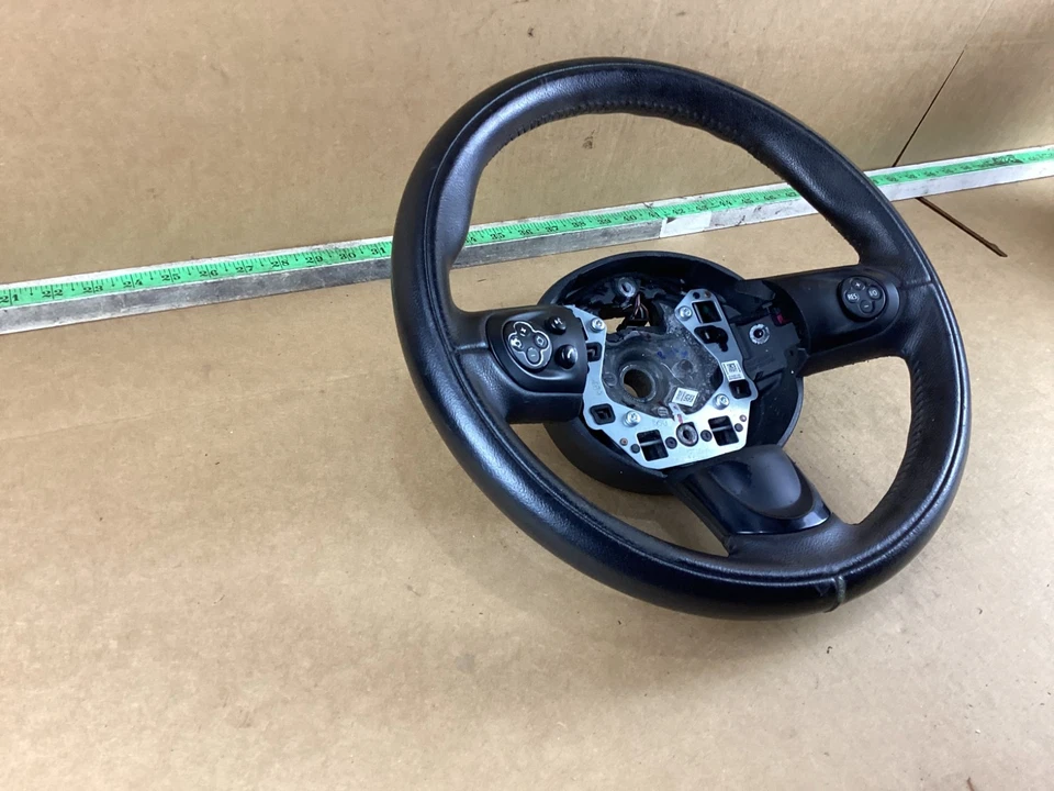 Руль 2007-2015 Mini Cooper черный кожаный с кнопками управления изготовитель оборудования - Изображение 2 из 4