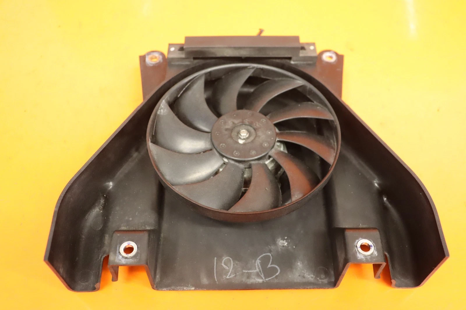 2013-2017 KAWASAKI NINJA 300 EX300 ENGINE RADIATOR COOLING FAN OEM