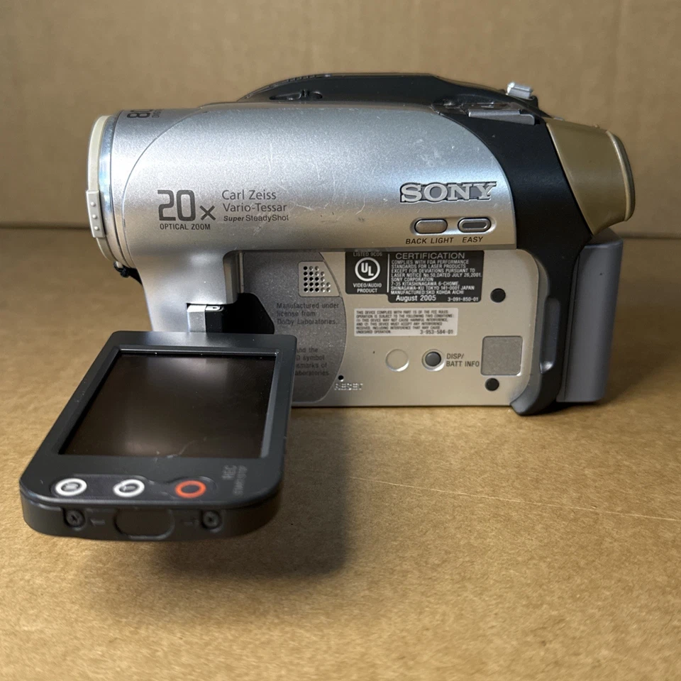 Sony Handycam DCR-DVD92E Handheld DVD-RW Camcorder Silver / Black - Image 3 of 4
