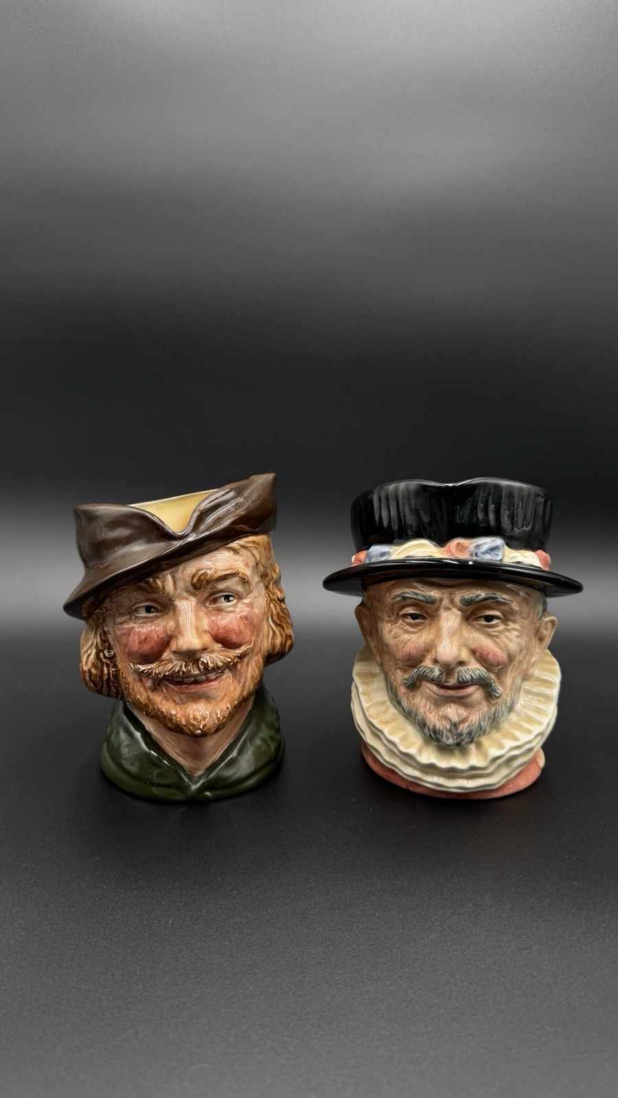 Royal Doulton Character Jugs – Robin Hood & Beefeater D6206 – Large Vintage