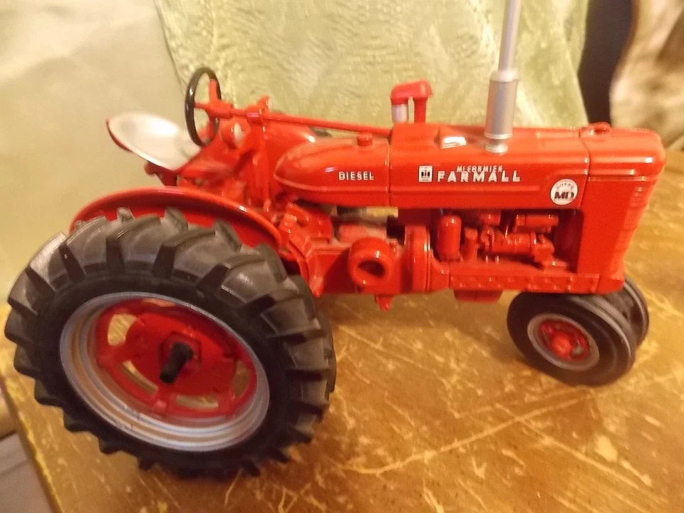 Farmall Super MD Diesel Tractor Ertl McCormick Diesel Tractor 1/16 no box - Image 2 of 4
