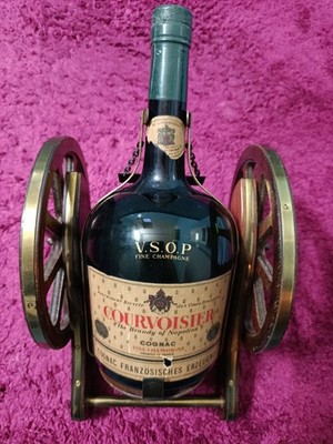 Cognac Kanone von 1963 mit  V.S.O.P.  COURVOISIER NAPOLEON COGNAC