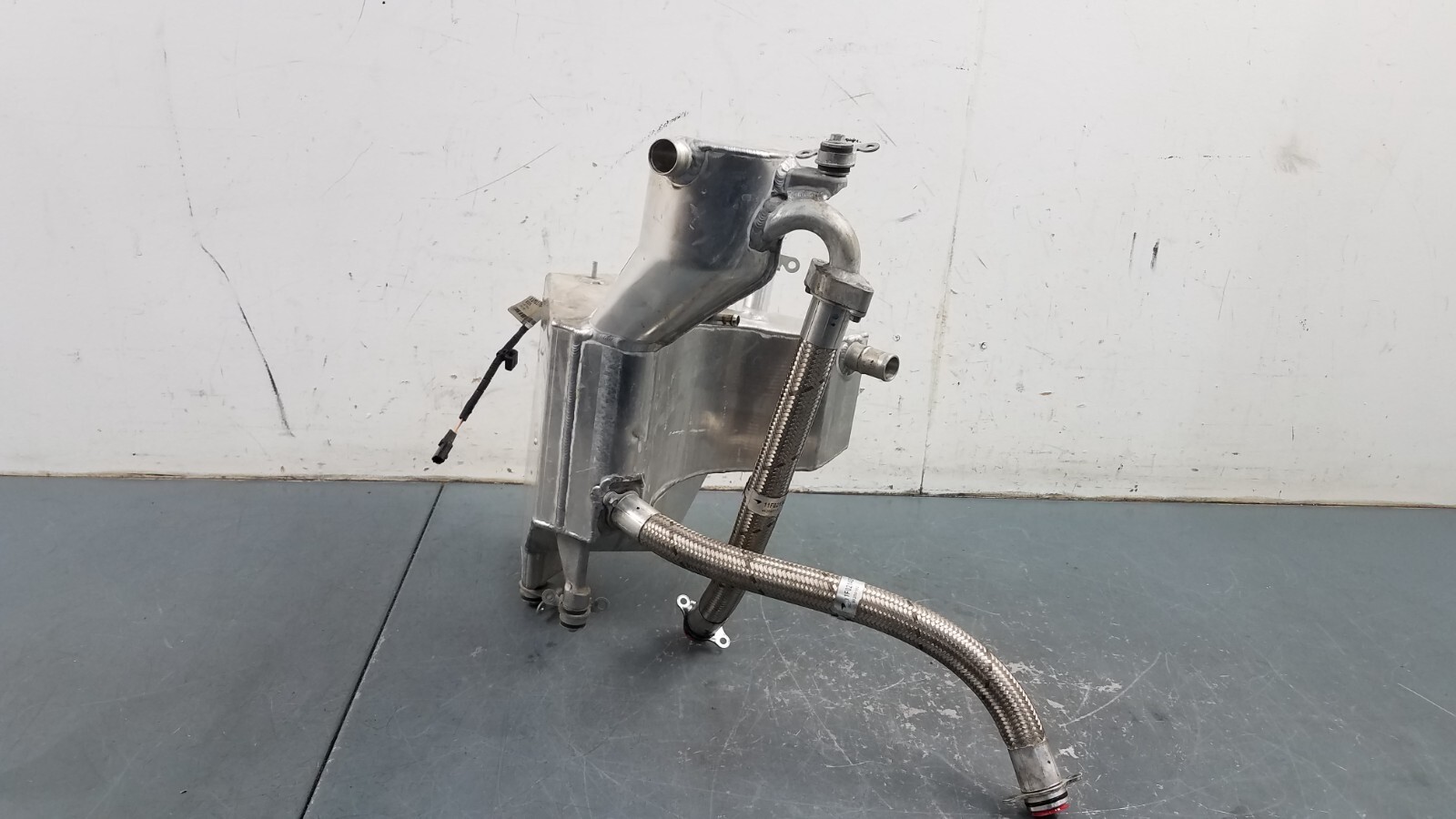 2015 McLaren 650S Spider Engine Oil Tank Reservoir / Hoses #4100 X2