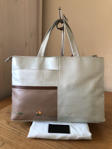 Radley Leather Signature / Picture Handbag, Dog Charm, Dust Cover & Care Card - Picture 9 of 17