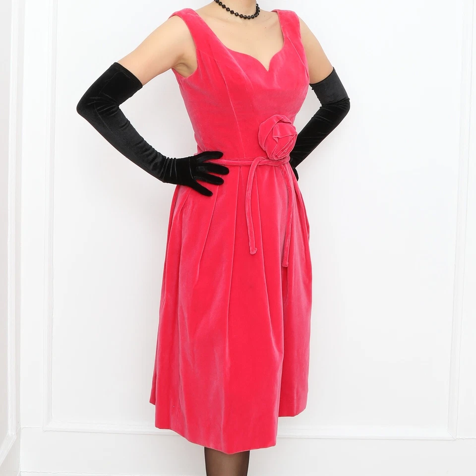 Vestido de coquetel 1950 rosa quente veludo roseta namorada por Lou-Ette - tamanho pequeno - Imagem 2 de 4