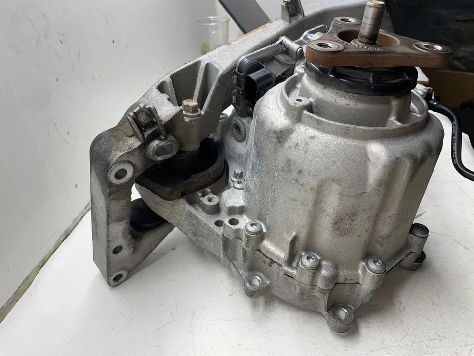 原始设备制造商 2013 - 2018 宝马 320I XDRIVE F30 N20 自动转运箱 + 十字架 — 第 4/4 张图片