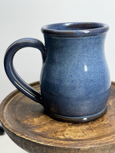 2023 Deneen Pottery Blue Glaze Mug The Original Crabby Bill’s 40th Anniversary - Bild 5 von 7