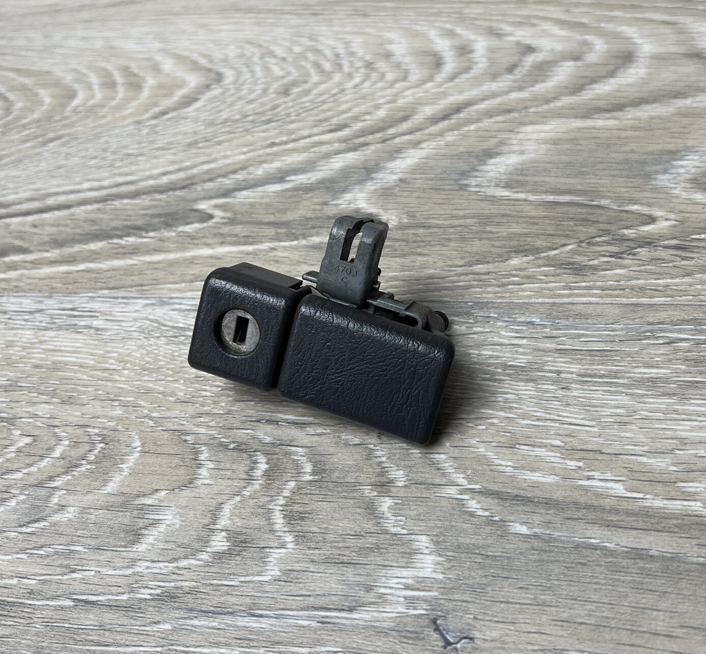 1996 97 98 99 00 01 02 Toyota RAV4 Glove Box Door Handle Latch Lock Key