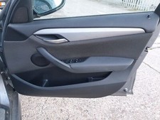 09-15 BMW X1 E84 OFFSIDE DRIVERS RIGHT FRONT OSF DOOR CARD PANEL SHADOW GREY