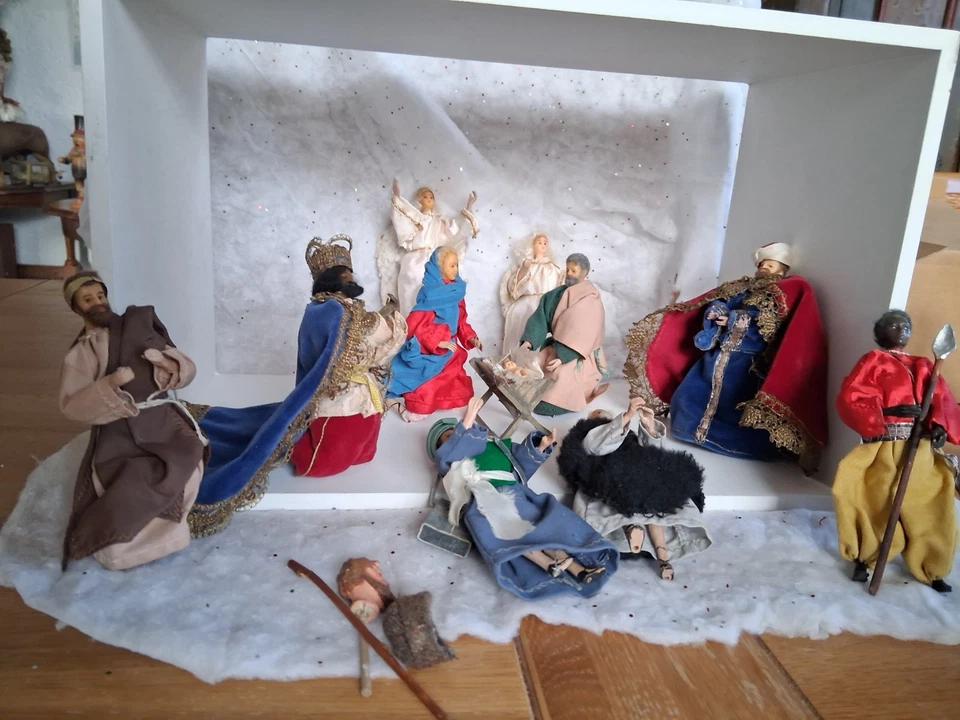 Ältere Krippenfiguren,Gesichter aus Wachs mit Stoffbekleidung - Bild 2 von 4