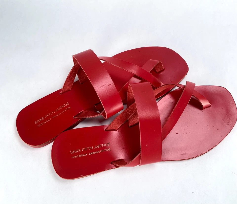 Sandalia Plana Saks Fifth Avenue Hecha en Italia Tanga Gruesa Cuero Rojo EE. UU. 9 Foto 2 de 4