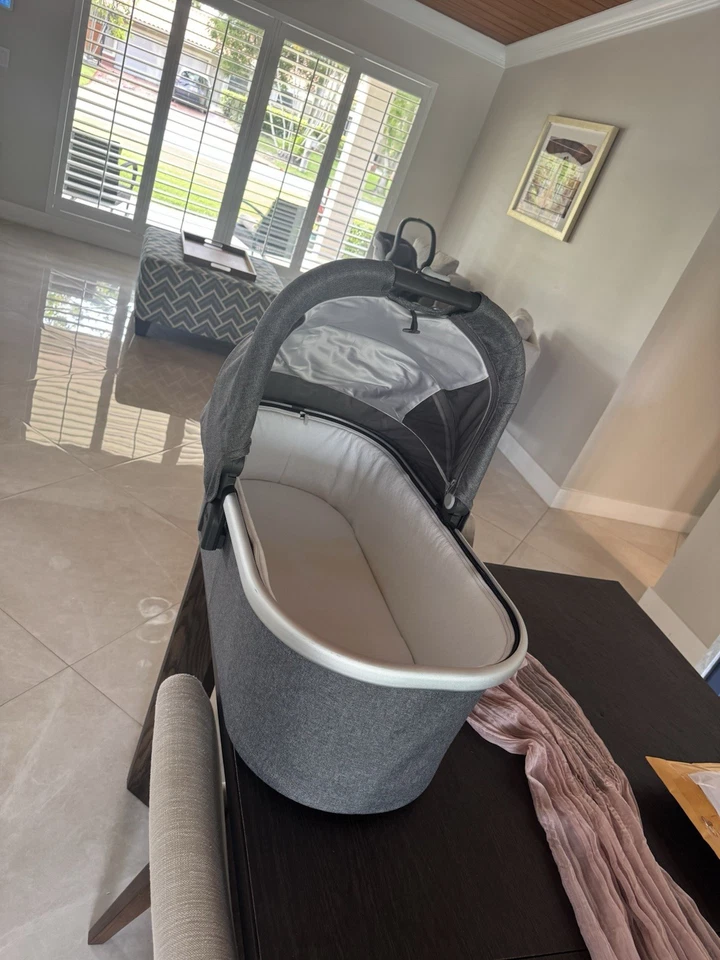 UPPAbaby Bassinet V2 Compatible with Vista, Cruz, Ridge, Minu - Charcoal Melange - Image 2 of 4