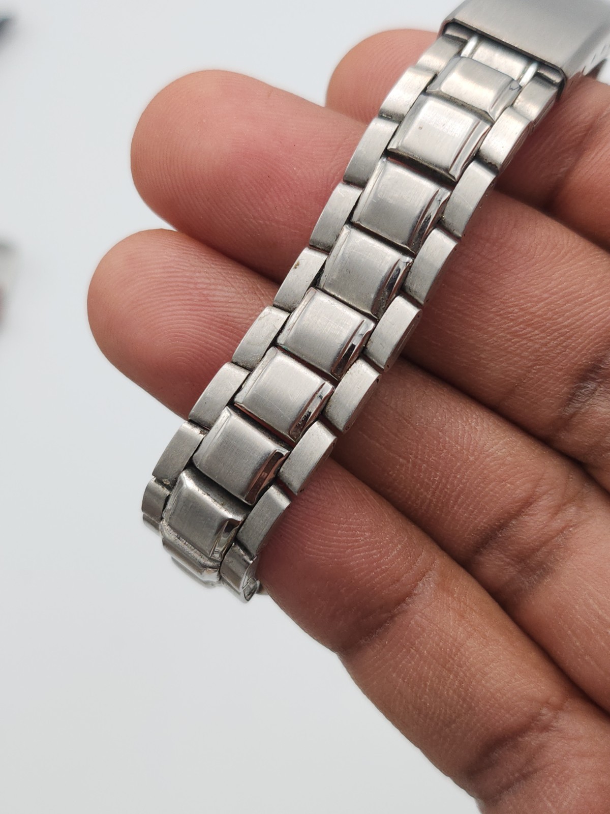 Accurist Ladies Quartz White Dial Stainless Steel Silver Bracelet Watch LB074 image 5