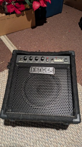 Fender Rumble 15 Working Great - Picture 8 of 9