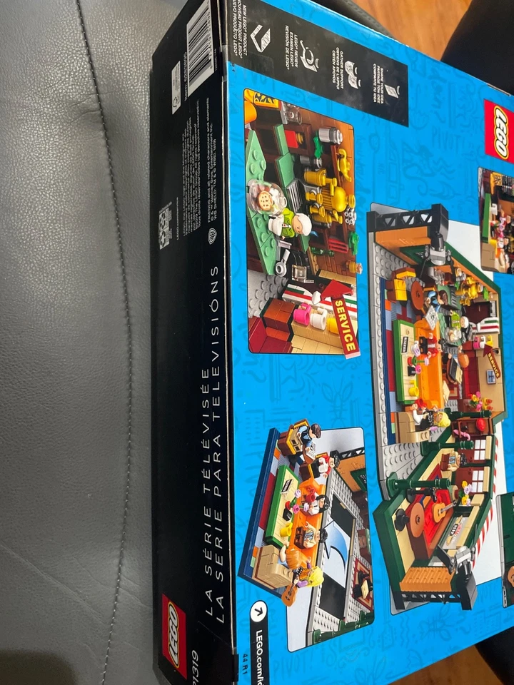 LEGO Ideas: FRIENDS Central Perk 21319 - NEW IN Sealed Box  - Image 3 of 3