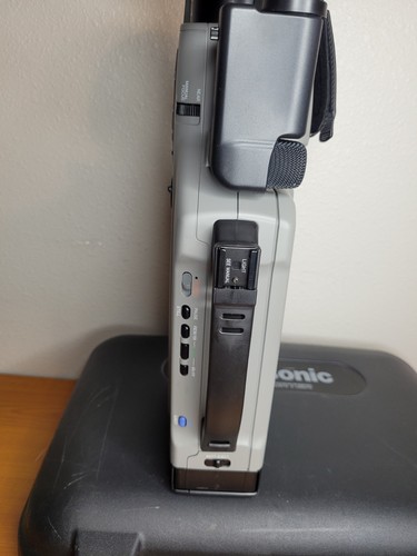 Panasonic AG-188-P Pro Line Reporter VHS Camcorder 14X Zoom Complete (EXCELLENT) - Picture 9 of 14