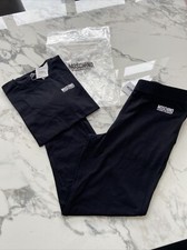 Nowy zestaw piżam męskich Moschino (lounge długie spodnie i t-shirt) rozmiar M - sugerowana cena detaliczna 160 £