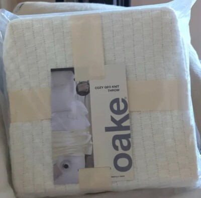 OAKE Cozy Geo Knit Throw 50'' x 70'' Ivory Cream Blanket Warm New