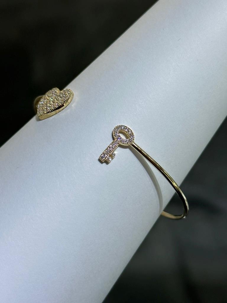 誠*様 k18 vivify bangle silver×gold handma 18k Gold Sterling Silver Pave White Sapphire Heart & Key Cuff