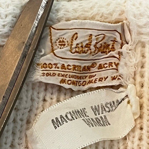 Vintage 70s Carol Brent Poncho Cape Button Up Fringe Off White Grannycore Spring