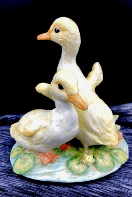 5 .1/2Vintage Homco Masterpiece Porcelain 1982 Two Ducklings Figurine