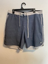 Vuori Men  s Board Shorts Size 34