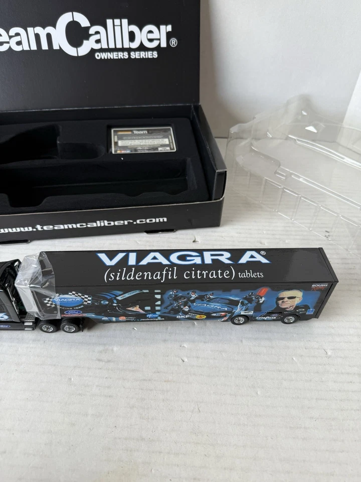 TEAM CALIBER NASCAR 2004 Racing Transporter Owner Series 1/64 Scale Mark Martin - Image 4 of 4