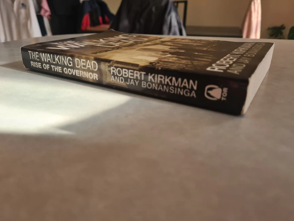 The Walking Dead Rise of the Governor - R Kirkman & J Bonansinga - Paperback - image 3 of 4