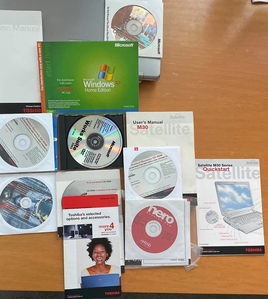 Toshiba Satellite M30 Laptop with 15.4-Inch Screen and 512MB RAM - Image 3 of 4