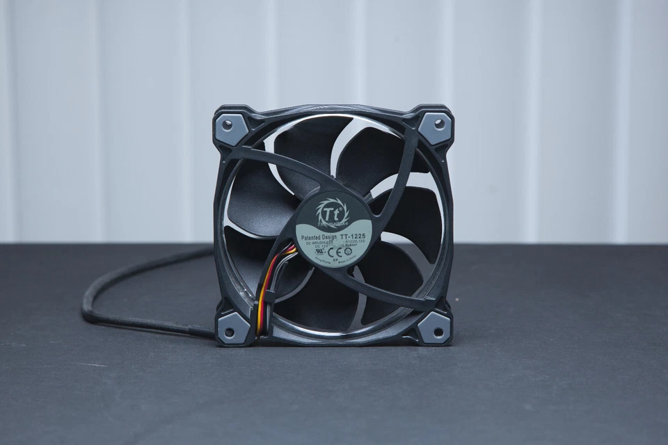 Thermaltake TT-1225 Riing 12 High Static Pressure White LED Fan EUC - Image 2 of 2
