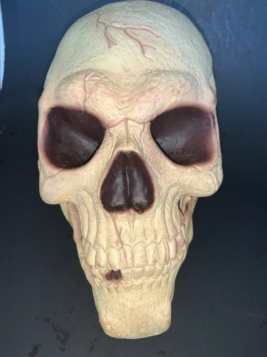 VINTAGE EASTER UNLIMITED HALLOWEEN RUBBER FOAM FILLED PROP SKULL 10.5" L X 7" H 