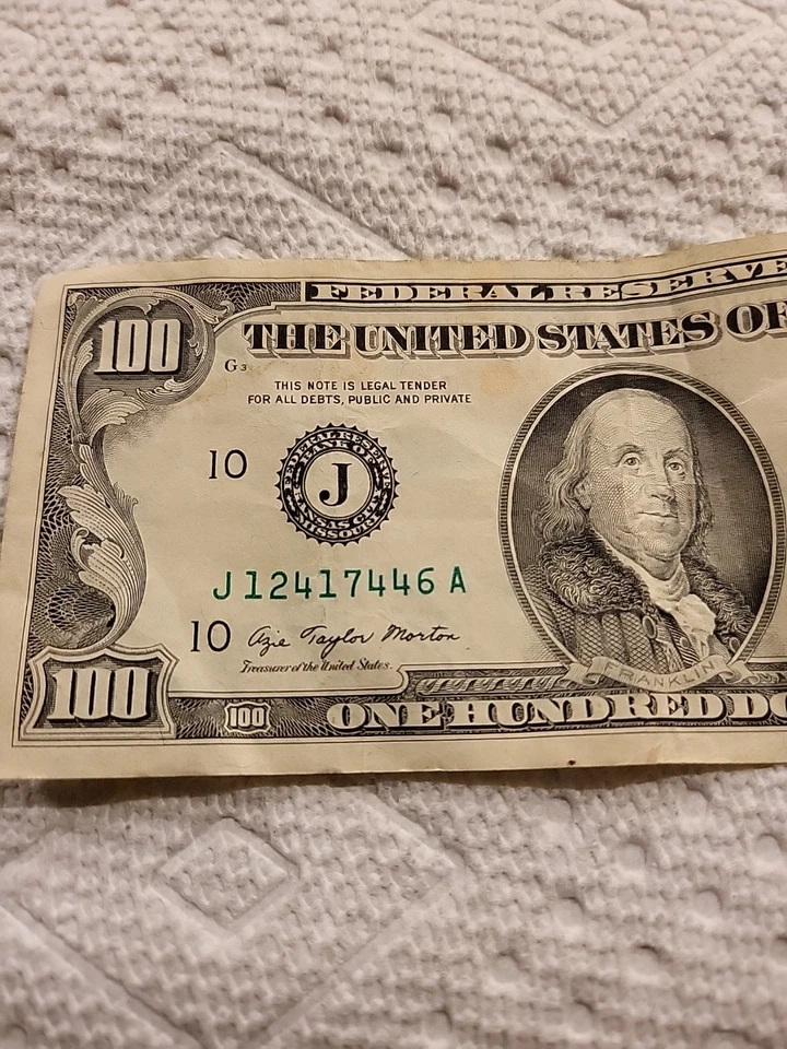 Series J 1977 $100 Dollar Bill Federal Reserve Note Circulated - Image 3 of 4