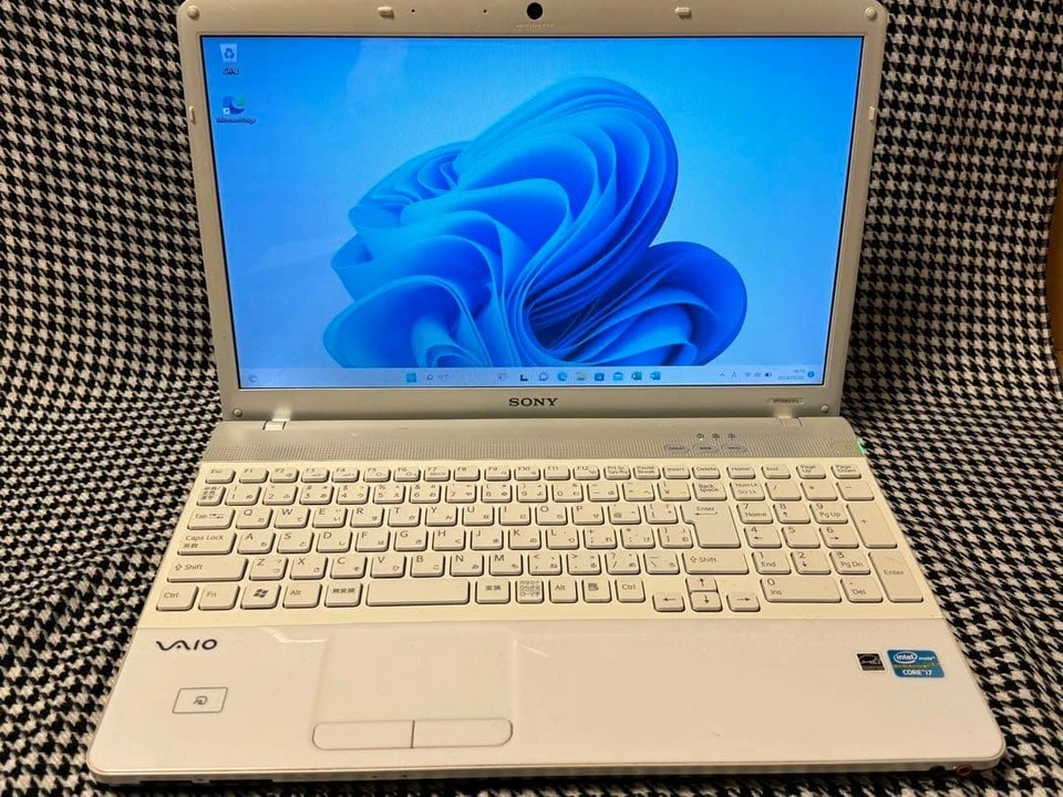 Sony Vaio PCG-71311N White Core i7-M620 2.67GHz RAM 8GB SSD 500GB Win 11  Pro - Image 3 of 4