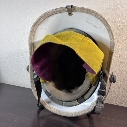 Vintage Cairns & Brothers 90s White Asst Chief Firefighter Helmet W/ Face Shield - Picture 15 of 19