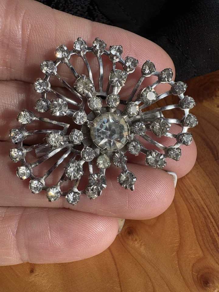 ART DECO STYLE RHINESTONE JEWELED STARBURST SILVER TONE BROOCH - Image 2 of 4