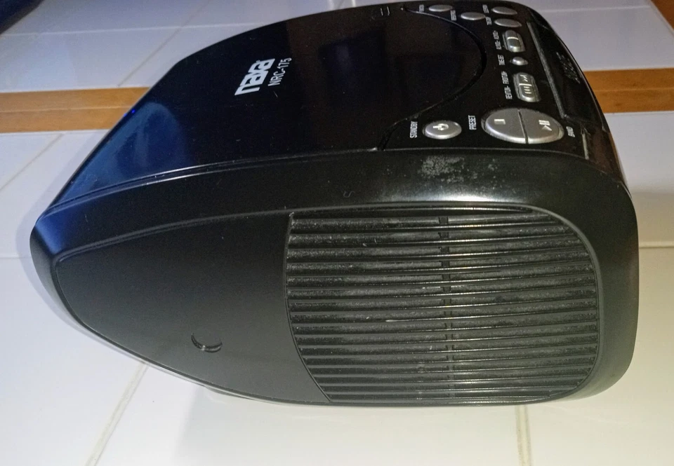 Radio reloj despertador digital Naxa NRC-175 con reproductor de CD no funciona Foto 4 de 4